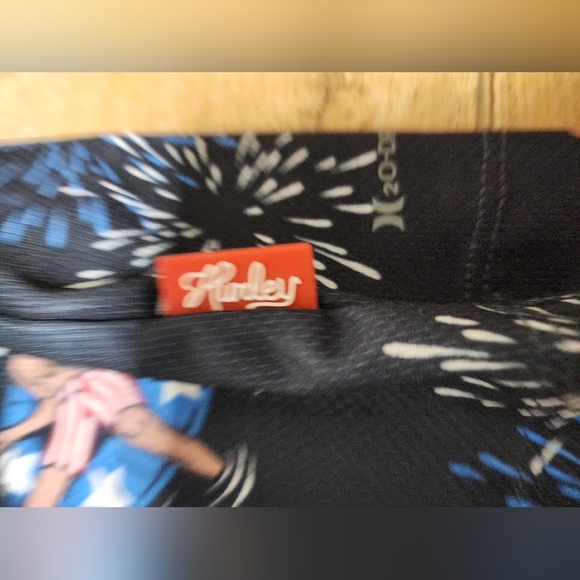 RARE Hurley Shirt Men M H2O Dri Short Sleeve Polo Shirt USA 4th of July Statue - Picture 3 of 7